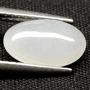 Jadéite blanc naturelle coupe ovale, 2,05 ct, translucide