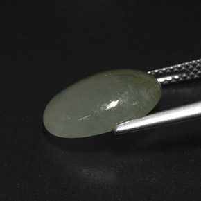 Jadéite vert naturelle coupe ovale, 5,09 ct, translucide