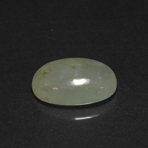 Jadéite vert naturelle coupe ovale, 2,77 ct, translucide