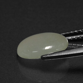 Jadéite vert naturelle coupe ovale, 2,41 ct, translucide