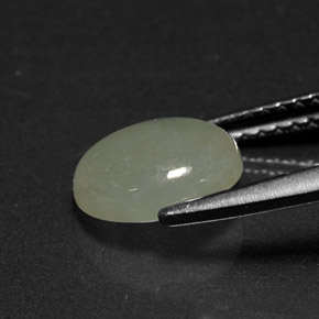 Jadéite vert naturelle coupe ovale, 1,98 ct, translucide