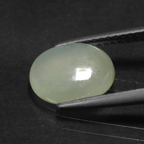 Jadéite vert naturelle coupe ovale, 2,41 ct, translucide