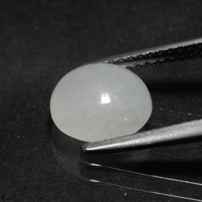 Jadéite blanc naturelle coupe ovale, 2,37 ct, translucide