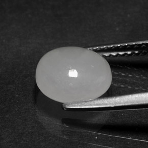 Jadéite blanc naturelle coupe ovale, 2,51 ct, translucide