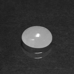 Jadéite blanc naturelle coupe ovale, 1,84 ct, translucide