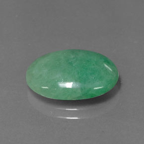 Jadéite vert naturelle coupe ovale, 5,77 ct, opaque