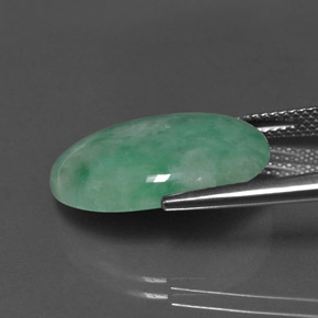 Jadéite vert naturelle coupe ovale, 12,72 ct, opaque
