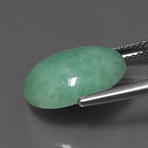 Jadéite vert naturelle coupe ovale, 8,83 ct, opaque