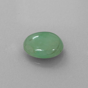 Jadéite vert naturelle coupe ovale, 1,80 ct, translucide