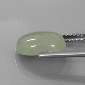 Jadéite Vert naturelle ovale, 3.69 ct, Translucide