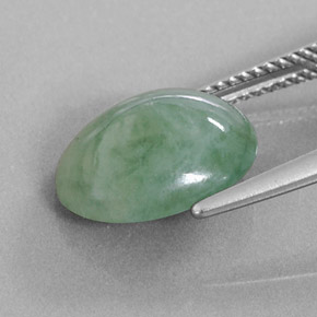 Jadéite vert naturelle coupe ovale, 6,25 ct, translucide