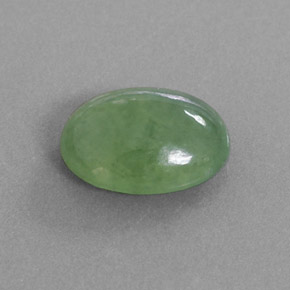 Jadéite vert naturelle coupe ovale, 4,02 ct, translucide