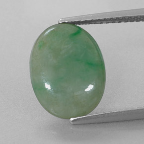 Jadéite vert naturelle coupe ovale, 4,88 ct, translucide