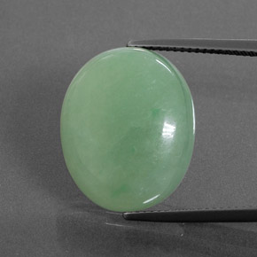 Jadéite Vert naturelle ovale, 21.62 ct, Opaque