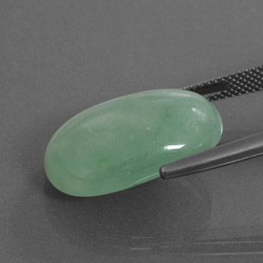 Jadéite Vert naturelle ovale, 18.38 ct, Translucide