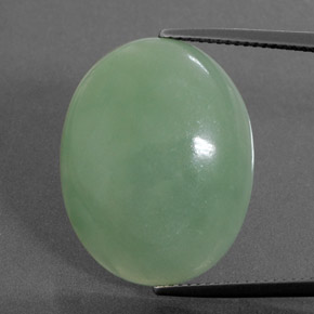 Jadéite Vert naturelle ovale, 27.45 ct, Translucide