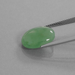 Jadéite vert naturelle coupe ovale, 6,33 ct, translucide