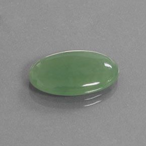 Jadéite vert naturelle coupe ovale, 9,66 ct, translucide