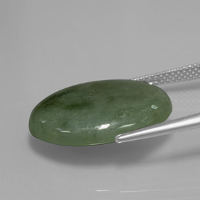 Jadéite vert naturelle coupe ovale, 13,76 ct, translucide