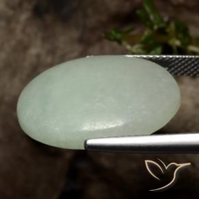 Jadéite Vert chaud naturelle ovale, 16.54 ct, Translucide