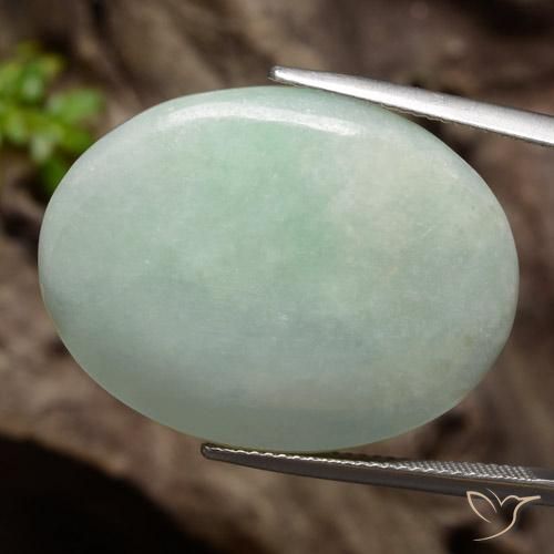 Jadéite vert naturelle coupe ovale, 34,76 ct, translucide