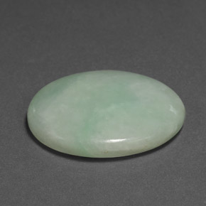 Jadéite vert naturelle coupe ovale, 30,33 ct, opaque