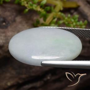 Jadéite Blanc grisâtre naturelle ovale, 19.20 ct, Translucide