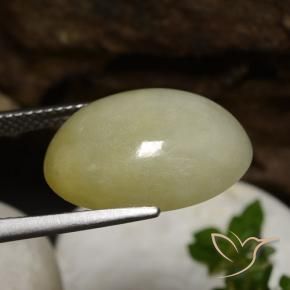 Jadéite Vert-jaune moyen naturelle ovale, 12.01 ct, Translucide