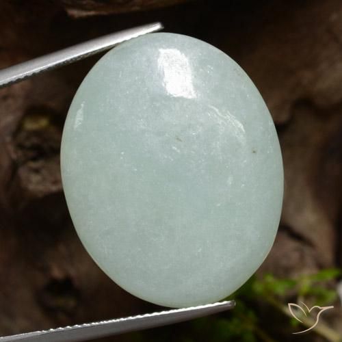 Jadéite vert naturelle coupe ovale, 39,20 ct, translucide