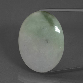 Jadéite vert naturelle coupe ovale, 34,38 ct, translucide