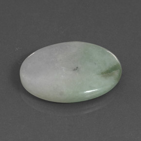 Jadéite vert naturelle coupe ovale, 34,38 ct, translucide