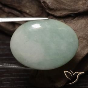 Jadéite Vert moyen naturelle ovale, 41.15 ct, Opaque