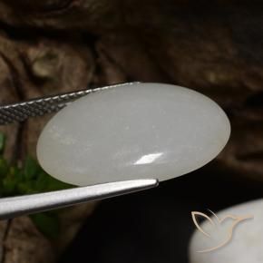 Jadéite Gris moyen naturelle ovale, 12.37 ct, Translucide
