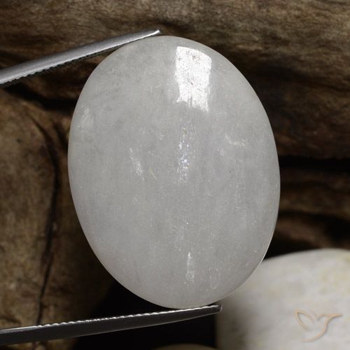 Jadéite blanc naturelle coupe ovale, 42,87 ct, translucide
