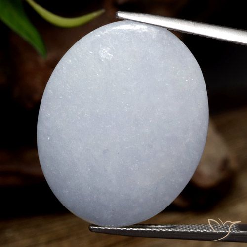 Jadéite Gris bleuâtre léger naturelle ovale, 27.60 ct, Opaque
