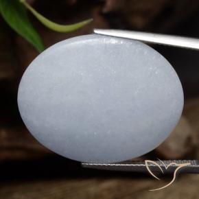 Jadéite Gris bleuâtre léger naturelle ovale, 27.60 ct, Opaque