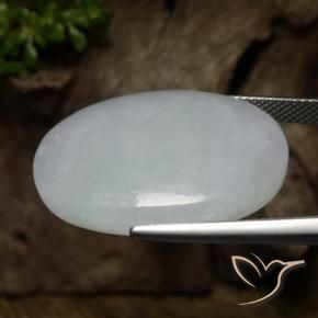 Jadéite Gris moyen naturelle ovale, 32.57 ct, Translucide