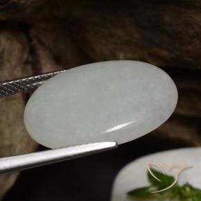 Jadéite Blanc grisâtre naturelle ovale, 11.79 ct, Translucide