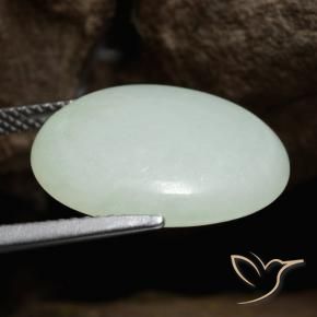 Jadéite Vert jaunâtre naturelle Coupe ovale, 9.66 ct, Translucide
