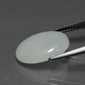 Jadéite vert naturelle coupe ovale, 7,02 ct, opaque