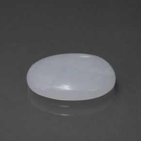 Jadéite bleue naturelle coupe ovale, 4,62 ct, translucide