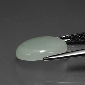 Jadéite vert naturelle coupe ovale, 5,28 ct, translucide