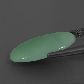 Jadéite Vert naturelle Coupe ovale, 19.15 ct, Opaque