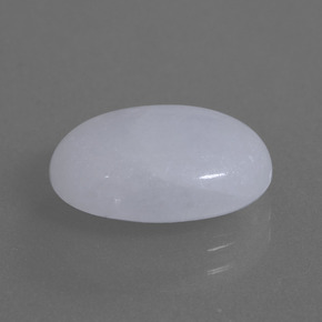 Jadéite bleue naturelle coupe ovale, 7,79 ct, translucide