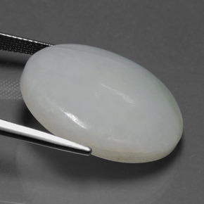 Jadéite Vert naturelle ovale, 35.04 ct, Translucide