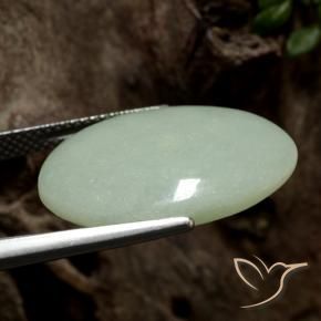 Jadéite Vert noisette léger naturelle ovale, 11.48 ct, Translucide