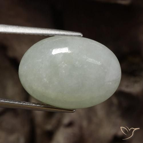 Jadéite Vert moyen naturelle ovale, 12.13 ct, Translucide
