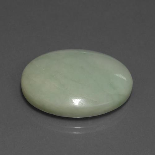 Jadéite vert naturelle coupe ovale, 42,37 ct, opaque