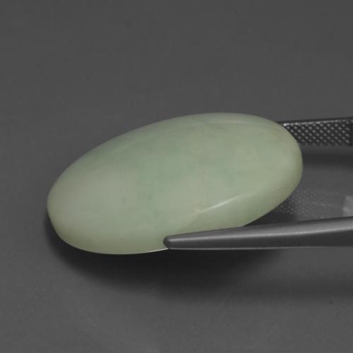 Jadéite vert naturelle coupe ovale, 42,37 ct, opaque