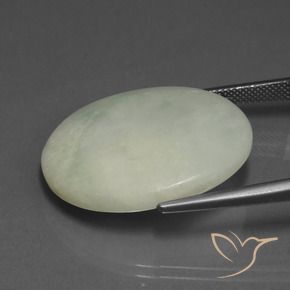 Jadéite Gris vert naturelle ovale, 37.85 ct, Translucide